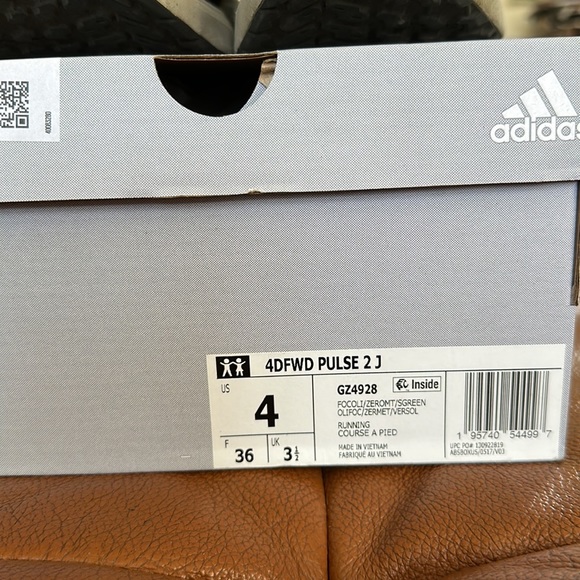 Adidas 4DFWD PULSE 2J size 4 Boys in Metallic Grey / Green - Picture 8 of 9